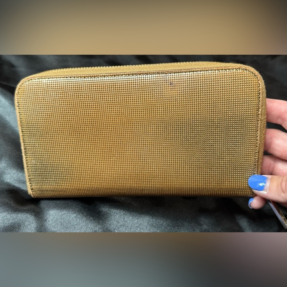 Fendi metallic gold wallet - Picture 3 of 17